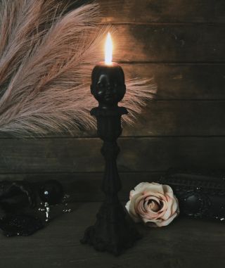 🕯 Svíčka ve tvaru hlavy, je skvělá jako originální dekorace do bytu nebo jako neotřelý dárek. Vypadá skvěle zapálená i jen...